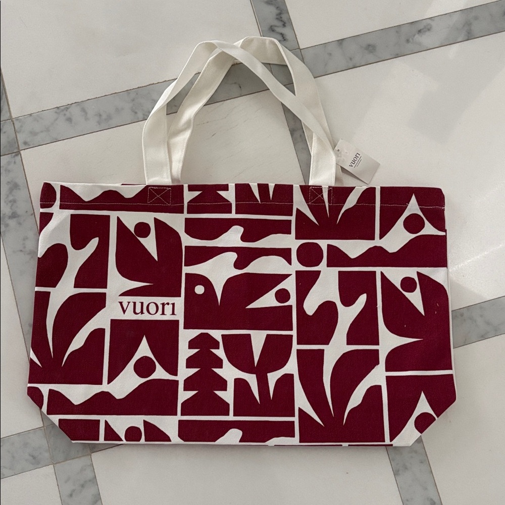 VUORI Canvas Tote. Brand New with Tags. Colour βStrawberryβ.